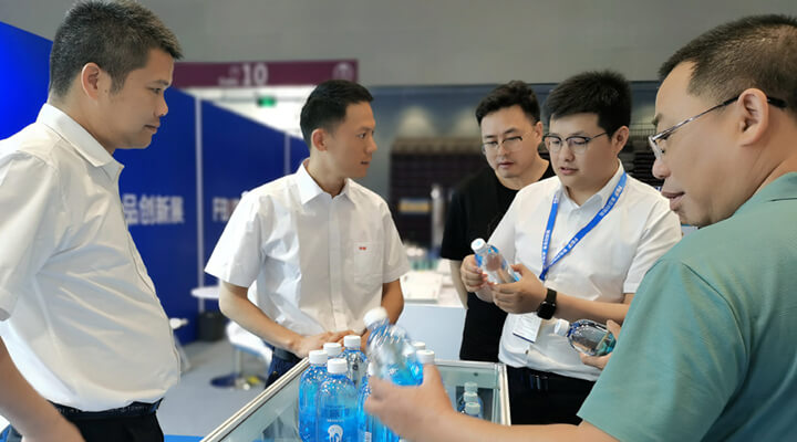ФБИФ 2023 | Huayan Precision Machinery дебютировала с градиентными креативными упаковочными бутылками